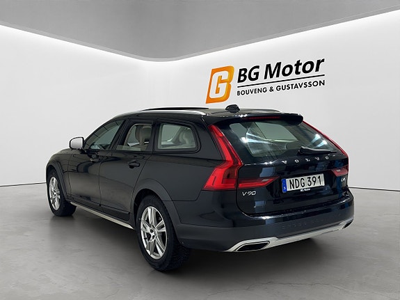 Volvo V90 Cross Country 6 of 19