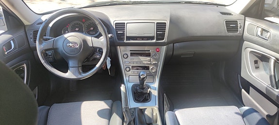 Subaru Legacy 5 of 5