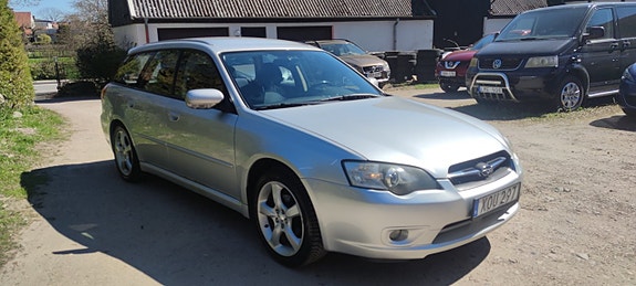 Subaru Legacy 2 of 5