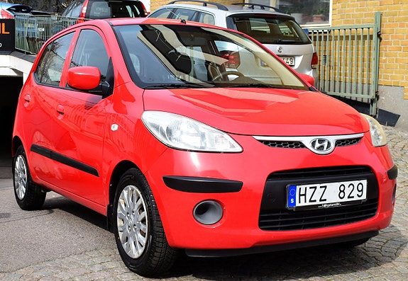 Hyundai i10 2 of 5