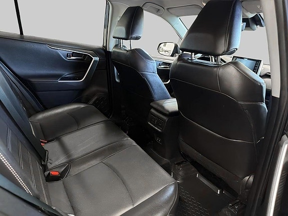 Toyota RAV4 7 of 21