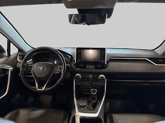 Toyota RAV4 8 of 21