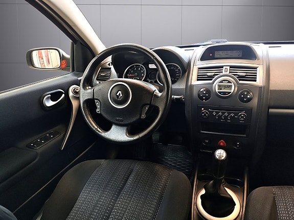 Renault Megane 17 of 22
