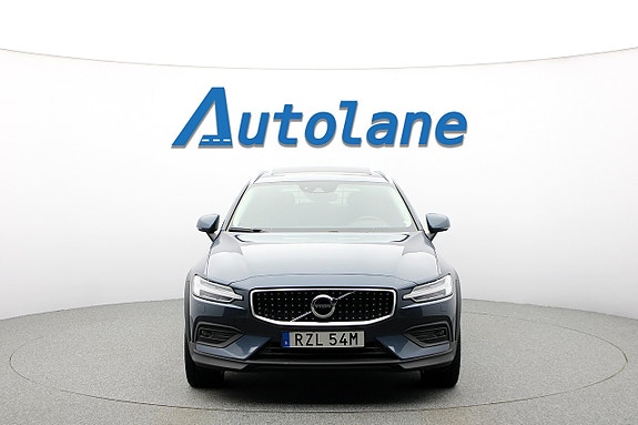 Volvo V60 Cross Country 2 of 5