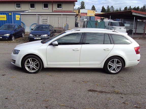 Skoda Octavia 2 of 5