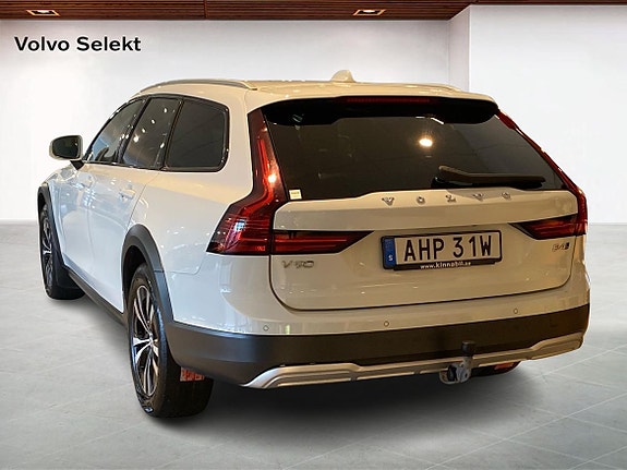 Volvo V90 Cross Country 2 of 5