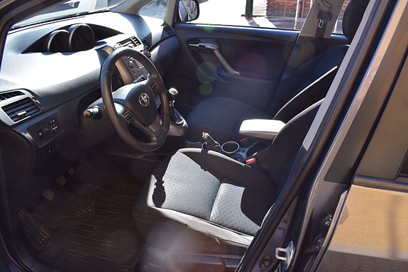Toyota Verso 2 of 5