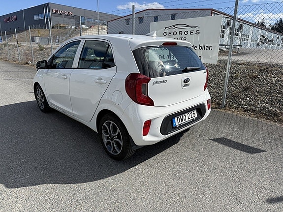 Kia Picanto 3 of 5
