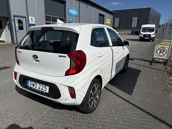 Kia Picanto 4 of 5