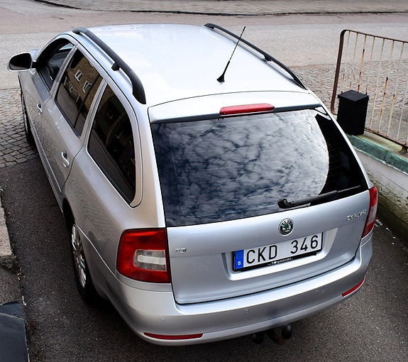 Skoda Octavia 2 of 5