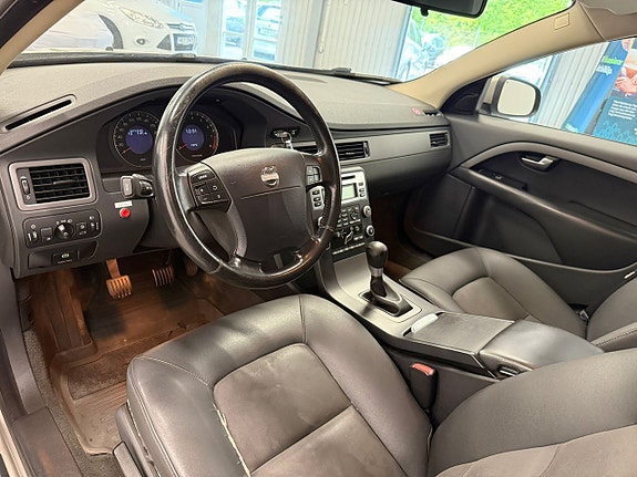 Volvo V70 7 of 11
