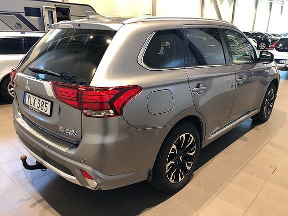Mitsubishi Outlander 3 of 9