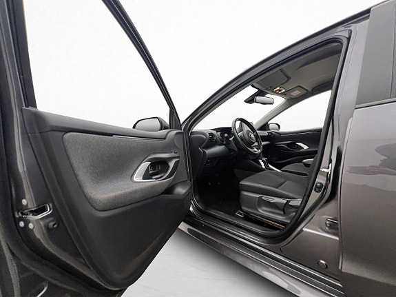 Toyota Yaris 8 of 27