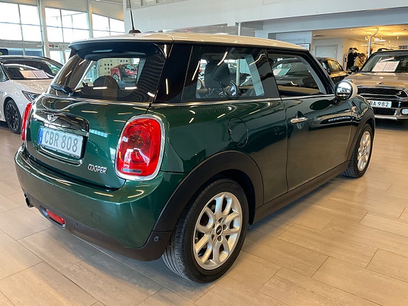 MINI Cooper 4 of 5