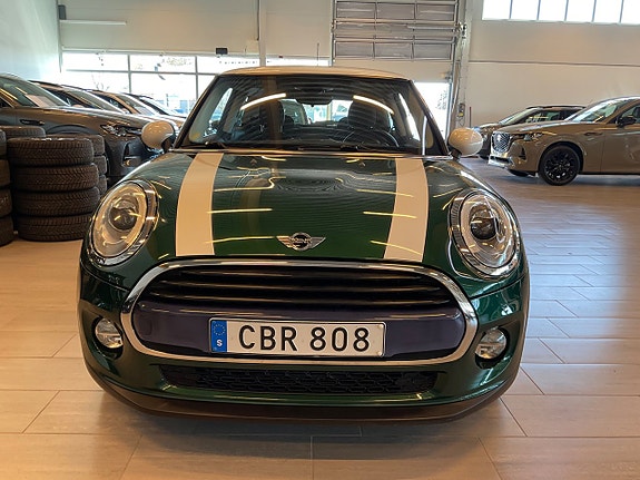MINI Cooper 2 of 5