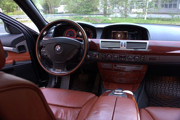 BMW 750i 6 of 8