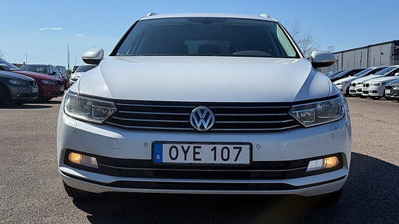 Volkswagen Passat 2 of 5