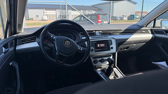 Volkswagen Passat 8 of 30