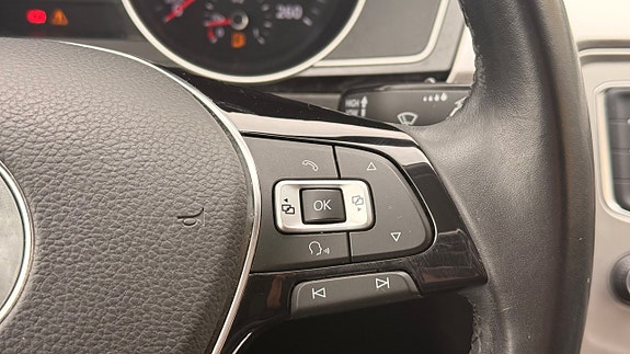 Volkswagen Passat 20 of 30