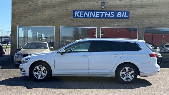 Volkswagen Passat 7 of 30
