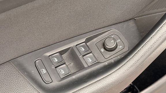 Volkswagen Passat 14 of 30