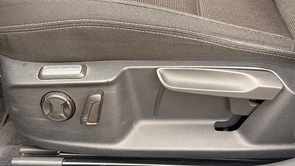 Volkswagen Passat 13 of 30