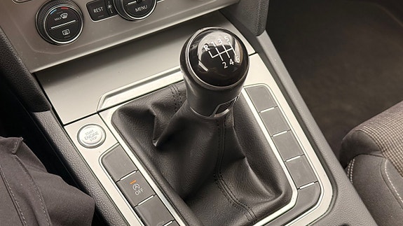 Volkswagen Passat 23 of 30