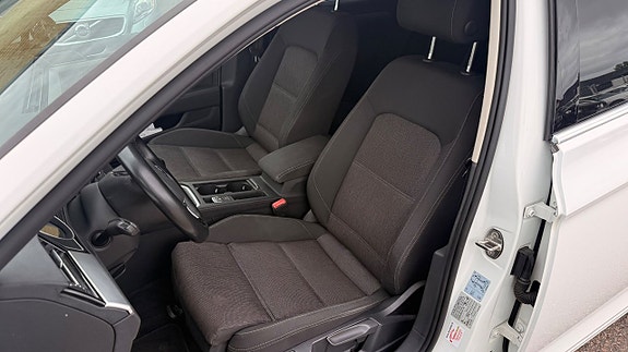 Volkswagen Passat 12 of 30