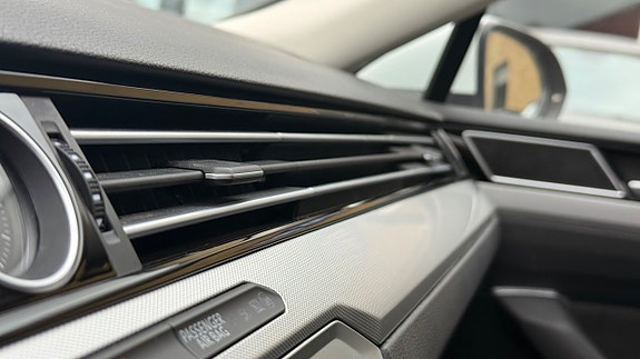Volkswagen Passat 28 of 30