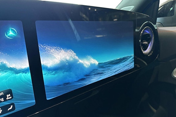 Mercedes-Benz GLB350 16 of 18