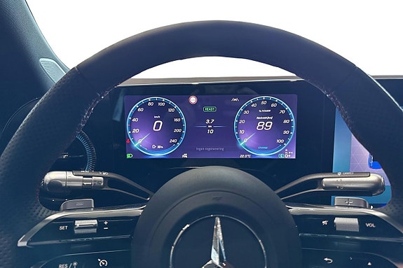 Mercedes-Benz GLB350 7 of 18