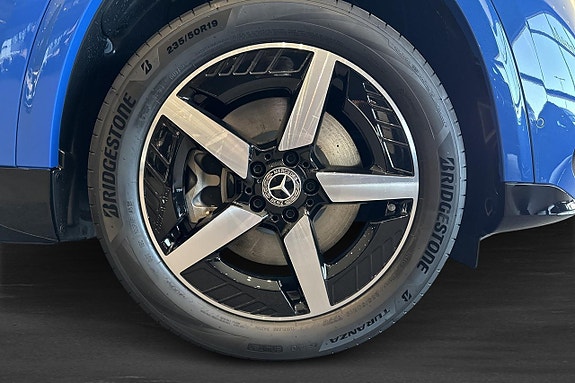 Mercedes-Benz GLB350 5 of 5