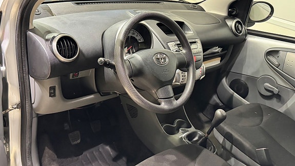 Toyota Aygo 7 of 13