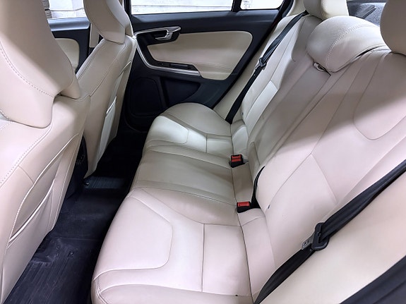 Volvo S60 11 of 19