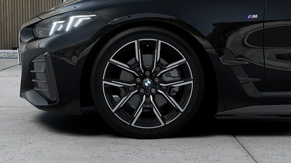 BMW i4 7 of 13