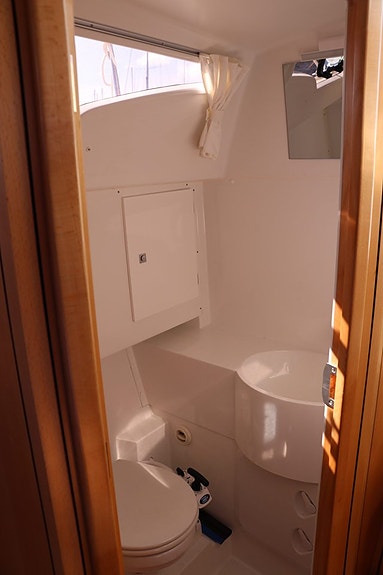Jeanneau Sun Odyssey 319 10 of 12