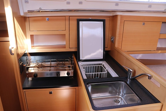 Jeanneau Sun Odyssey 319 8 of 12