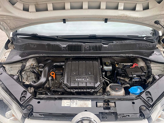 Volkswagen UP! 7 of 8