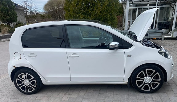 Volkswagen UP! 4 of 5