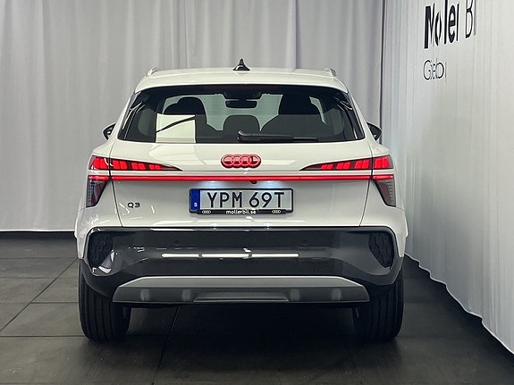 Audi Q3 7 of 14