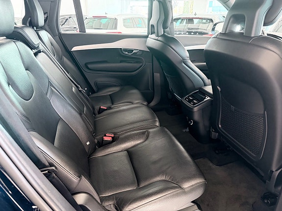 Volvo XC90 7 of 13