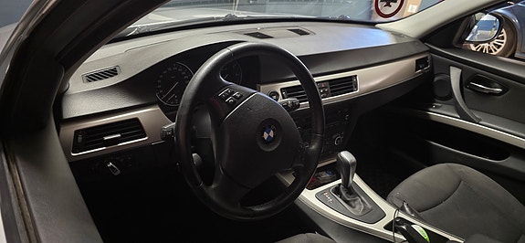 BMW 318i 3 of 3