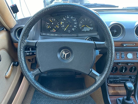 Mercedes-Benz 200 11 of 12