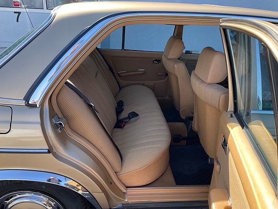 Mercedes-Benz 200 10 of 12
