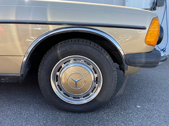 Mercedes-Benz 200 7 of 12