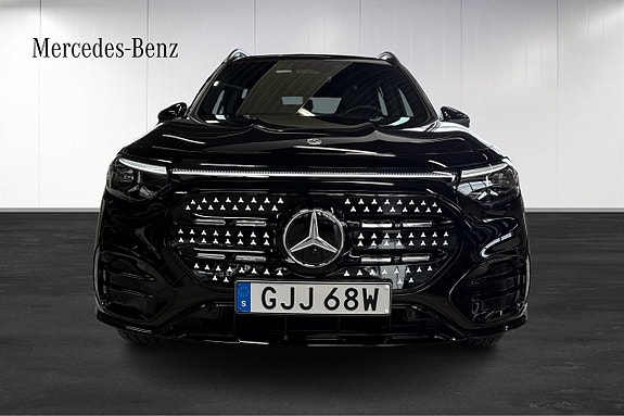 Mercedes-Benz GLB250+ 3 of 5