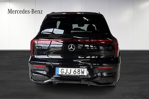 Mercedes-Benz GLB250+ 8 of 12