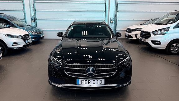 Mercedes-Benz E220 d 2 of 5