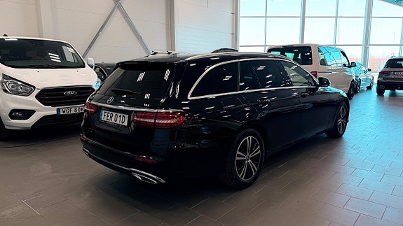Mercedes-Benz E220 d 4 of 5