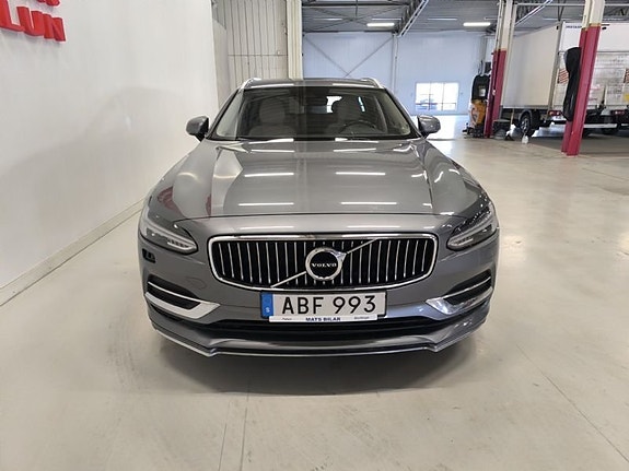 Volvo V90 2 of 5
